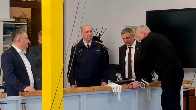 Александр Викторович Христенко посетил Санкт-Петербургский морской рыбопромышленный колледж в составе делегации
